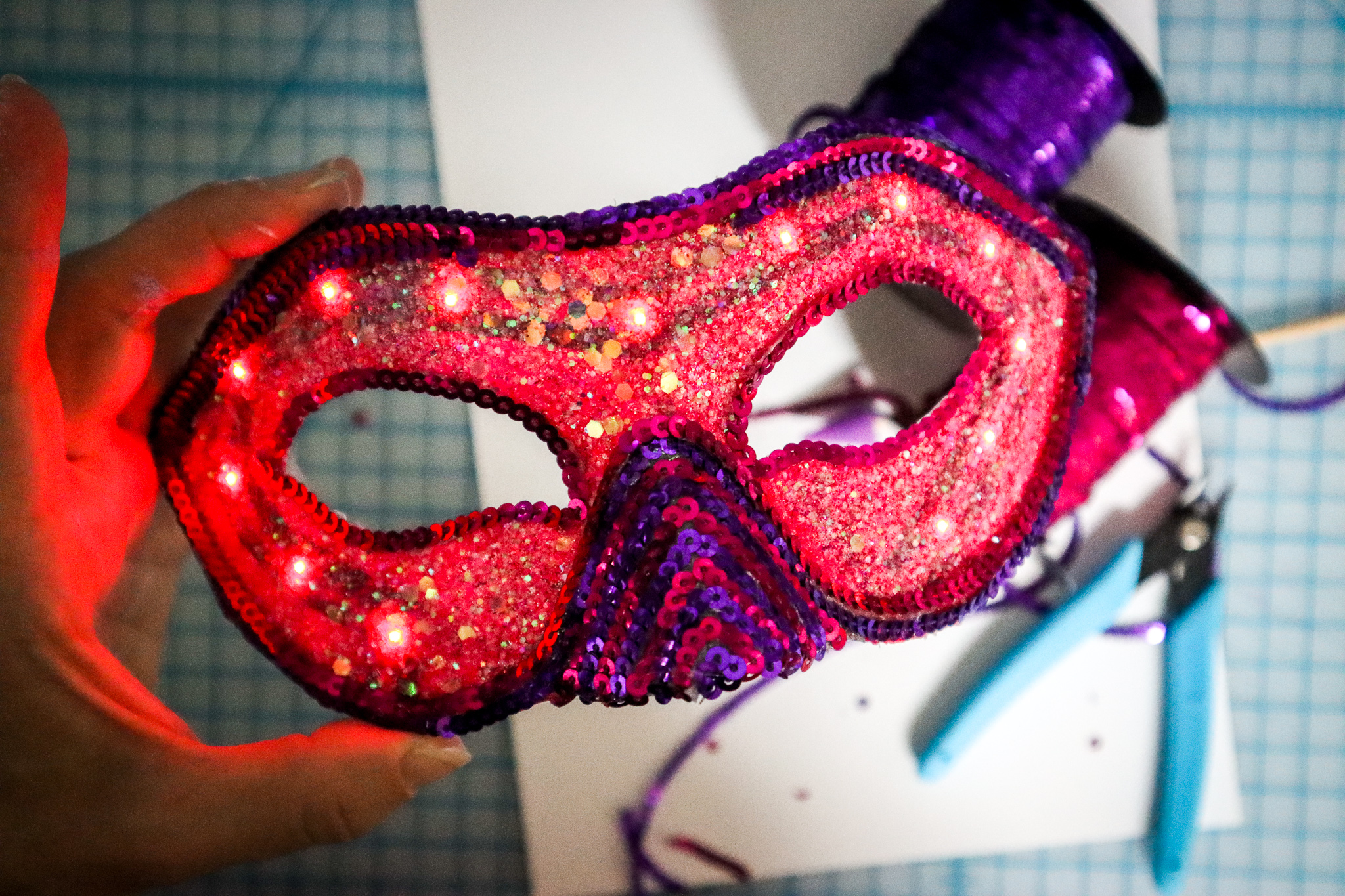 Fondsen klok zakdoek DIY Light-Up Masquerade Mask | Chibitronics